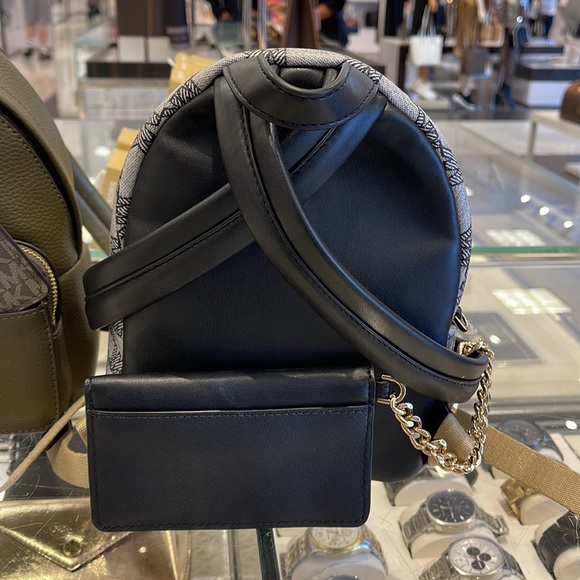 MICHAEL KORS
Maisie Extra-Small Logo 2-in-1 Backpack
Black 
NWT - Picture 5 of 16